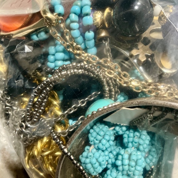 Assorted Vintage & Modern 4 lb bag of Jewelry - Picture 2 of 8